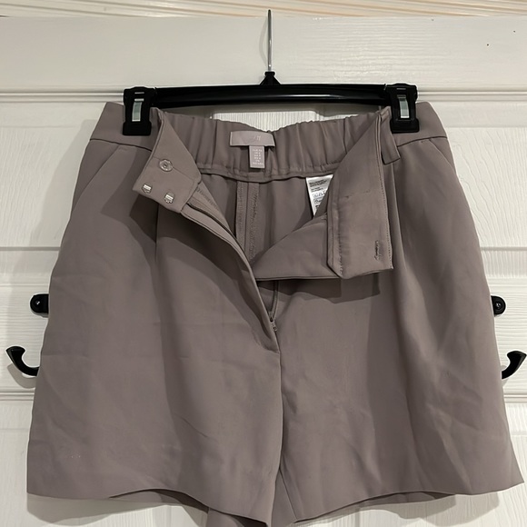 H&M gray shorts - Picture 4 of 4